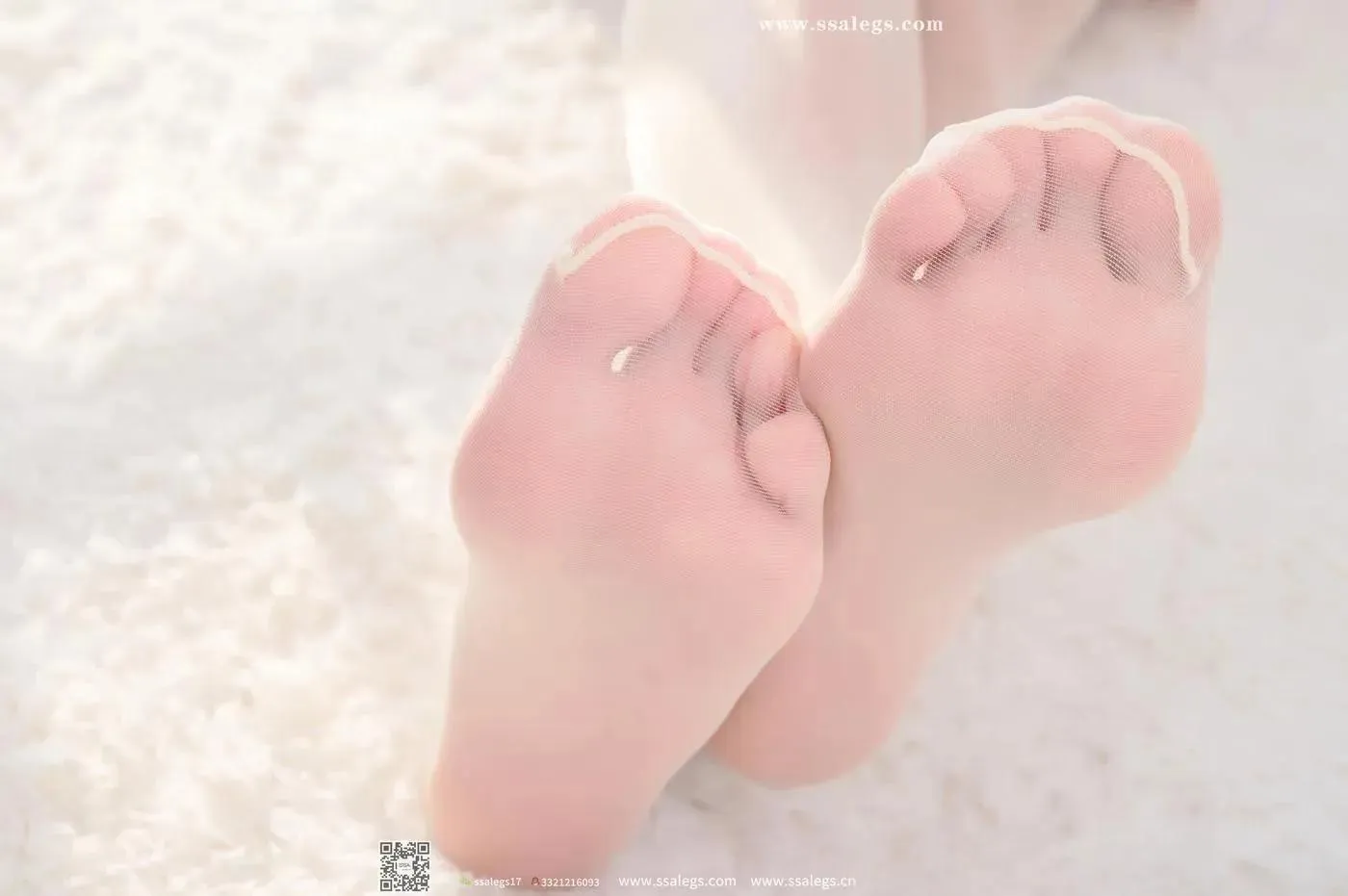 [SSA丝社]超清写真 NO.401 素素阳光明媚的窗边亮闪闪开档肉丝(上) [67P]插图7